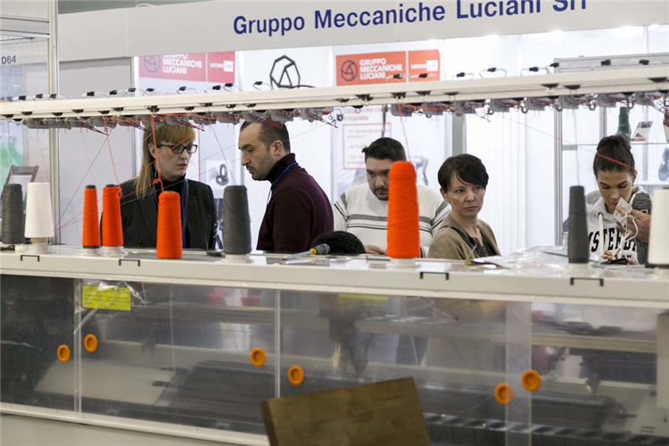 俄羅斯國際鞋類箱包及服裝配飾展展會現(xiàn)場